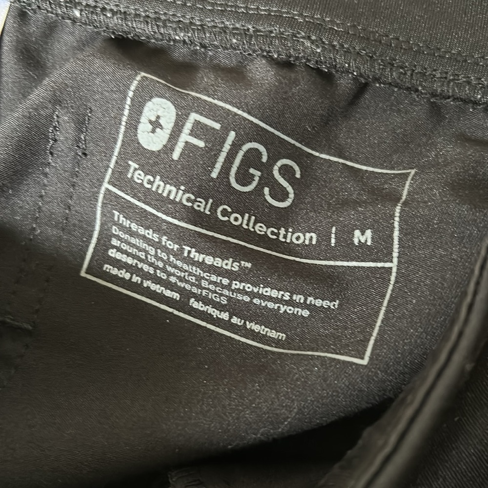 Figs Zamora jogger scrub pants size medium in black - Picture 2 of 4